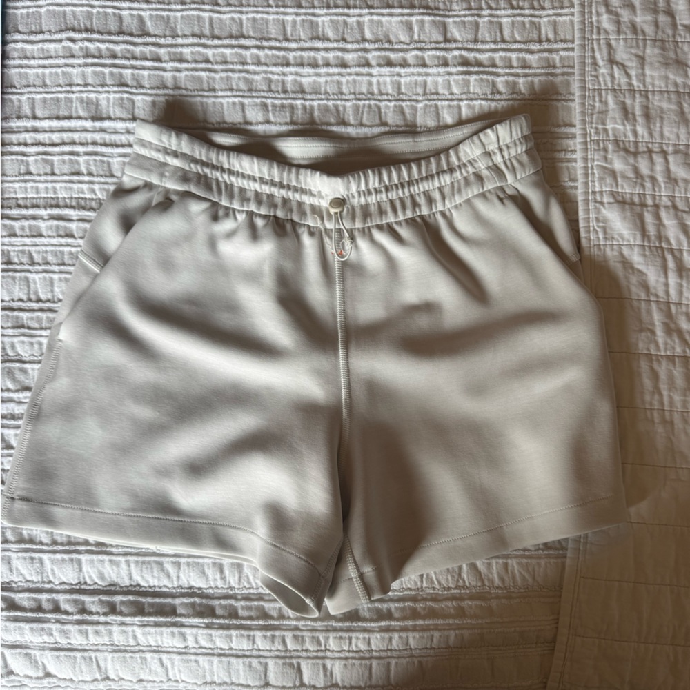 Lululemon Cream Shorts Softstreme High-rise short 4in